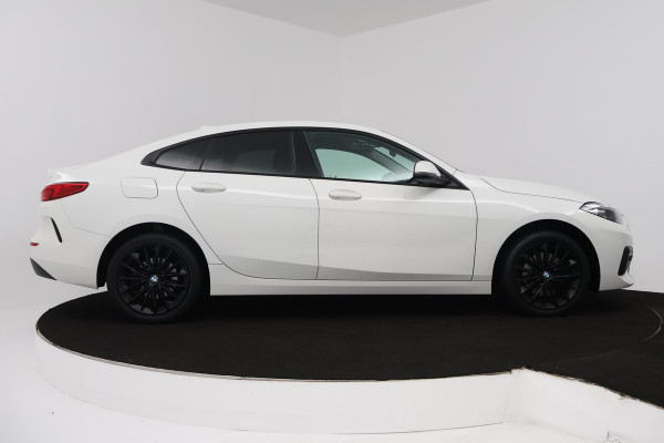 BMW 2 Serie Gran Coupé 218i Executive Edition (PARKEERSENSOREN, CRUISE CONTROL, NAVIGATIE, DIGITAAL DASHBOARD, NL-AUTO)