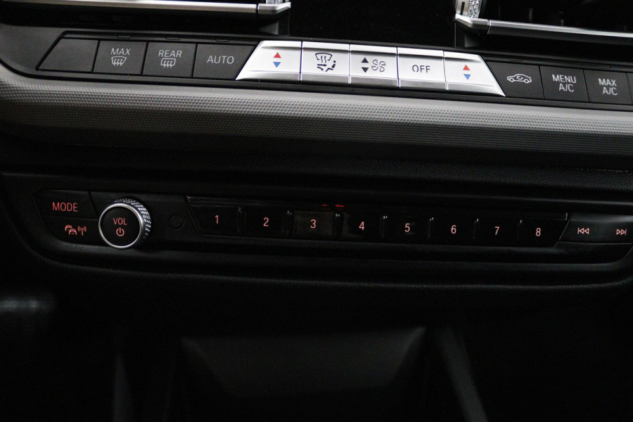 BMW 2 Serie Gran Coupé 218i Executive Edition (PARKEERSENSOREN, CRUISE CONTROL, NAVIGATIE, DIGITAAL DASHBOARD, NL-AUTO)