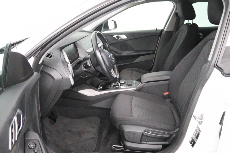 BMW 2 Serie Gran Coupé 218i Executive Edition (PARKEERSENSOREN, CRUISE CONTROL, NAVIGATIE, DIGITAAL DASHBOARD, NL-AUTO)