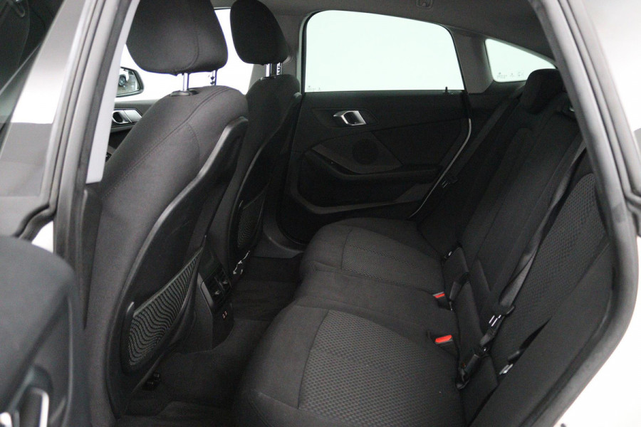 BMW 2 Serie Gran Coupé 218i Executive Edition (PARKEERSENSOREN, CRUISE CONTROL, NAVIGATIE, DIGITAAL DASHBOARD, NL-AUTO)