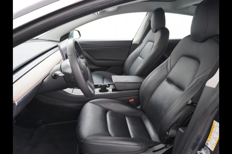 Tesla Model 3 AWD 75kWh **FSD Full Self Driving MEEGELEVERD pakket** Long Range Trekhaak Premium Audio AutoPilot Panoramadak Camera's Leer Ada Automatisch Parkeren Zelfstandig-Rijstrookwissel 4WD Stoel en achterbank verwarming Elektr.Stoelen+Memory+Easy-Entry WiFi 1e Eigenaar Origineel Nederlandse Auto Garantie op Accu/Motor tot 29-06-2028/192.000km  € 67.630- nieuw!