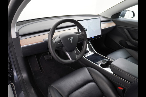 Tesla Model 3 AWD 75kWh **FSD Full Self Driving MEEGELEVERD pakket** Long Range Trekhaak Premium Audio AutoPilot Panoramadak Camera's Leer Ada Automatisch Parkeren Zelfstandig-Rijstrookwissel 4WD Stoel en achterbank verwarming Elektr.Stoelen+Memory+Easy-Entry WiFi 1e Eigenaar Origineel Nederlandse Auto Garantie op Accu/Motor tot 29-06-2028/192.000km  € 67.630- nieuw!