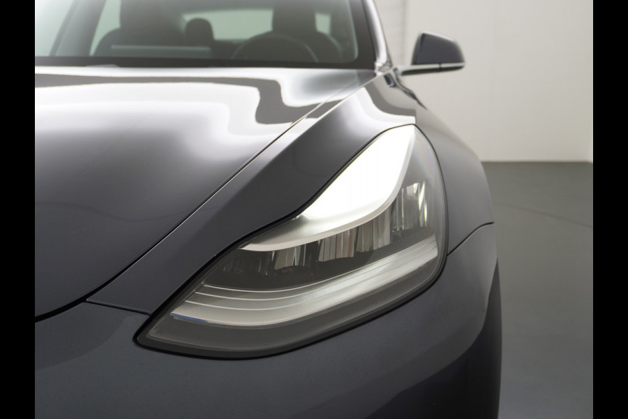 Tesla Model 3 AWD 75kWh **FSD Full Self Driving MEEGELEVERD pakket** Long Range Trekhaak Premium Audio AutoPilot Panoramadak Camera's Leer Ada Automatisch Parkeren Zelfstandig-Rijstrookwissel 4WD Stoel en achterbank verwarming Elektr.Stoelen+Memory+Easy-Entry WiFi 1e Eigenaar Origineel Nederlandse Auto Garantie op Accu/Motor tot 29-06-2028/192.000km  € 67.630- nieuw!