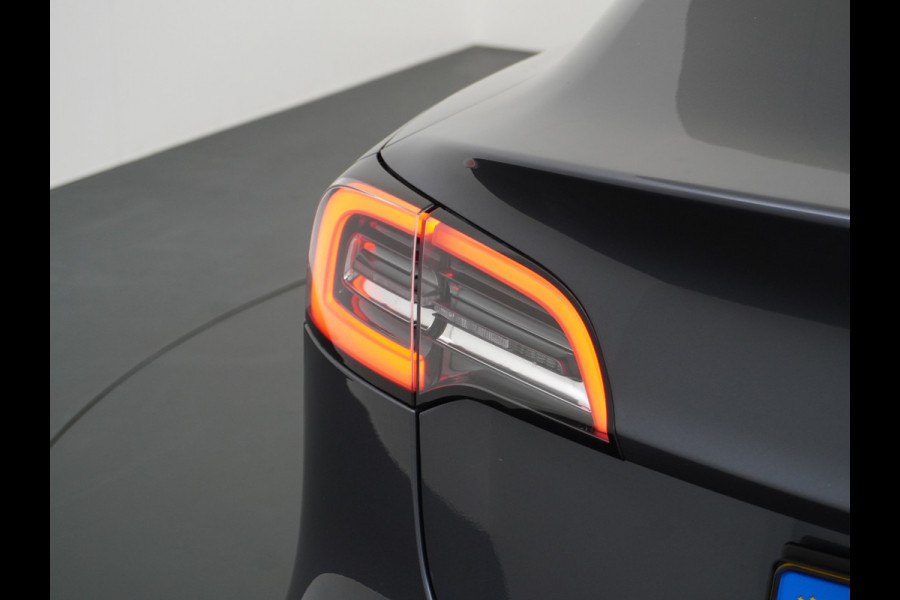 Tesla Model 3 AWD 75kWh **FSD Full Self Driving MEEGELEVERD pakket** Long Range Trekhaak Premium Audio AutoPilot Panoramadak Camera's Leer Ada Automatisch Parkeren Zelfstandig-Rijstrookwissel 4WD Stoel en achterbank verwarming Elektr.Stoelen+Memory+Easy-Entry WiFi 1e Eigenaar Origineel Nederlandse Auto Garantie op Accu/Motor tot 29-06-2028/192.000km  € 67.630- nieuw!
