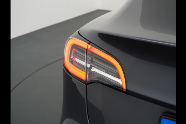 Tesla Model 3 AWD 75kWh **FSD Full Self Driving MEEGELEVERD pakket** Long Range Trekhaak Premium Audio AutoPilot Panoramadak Camera's Leer Ada Automatisch Parkeren Zelfstandig-Rijstrookwissel 4WD Stoel en achterbank verwarming Elektr.Stoelen+Memory+Easy-Entry WiFi 1e Eigenaar Origineel Nederlandse Auto Garantie op Accu/Motor tot 29-06-2028/192.000km  € 67.630- nieuw!