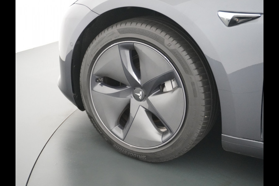 Tesla Model 3 AWD 75kWh **FSD Full Self Driving MEEGELEVERD pakket** Long Range Trekhaak Premium Audio AutoPilot Panoramadak Camera's Leer Ada Automatisch Parkeren Zelfstandig-Rijstrookwissel 4WD Stoel en achterbank verwarming Elektr.Stoelen+Memory+Easy-Entry WiFi 1e Eigenaar Origineel Nederlandse Auto Garantie op Accu/Motor tot 29-06-2028/192.000km  € 67.630- nieuw!