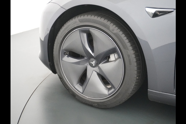 Tesla Model 3 AWD 75kWh **FSD Full Self Driving MEEGELEVERD pakket** Long Range Trekhaak Premium Audio AutoPilot Panoramadak Camera's Leer Ada Automatisch Parkeren Zelfstandig-Rijstrookwissel 4WD Stoel en achterbank verwarming Elektr.Stoelen+Memory+Easy-Entry WiFi 1e Eigenaar Origineel Nederlandse Auto Garantie op Accu/Motor tot 29-06-2028/192.000km  € 67.630- nieuw!