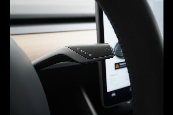 Tesla Model 3 AWD 75kWh **FSD Full Self Driving MEEGELEVERD pakket** Long Range Trekhaak Premium Audio AutoPilot Panoramadak Camera's Leer Ada Automatisch Parkeren Zelfstandig-Rijstrookwissel 4WD Stoel en achterbank verwarming Elektr.Stoelen+Memory+Easy-Entry WiFi 1e Eigenaar Origineel Nederlandse Auto Garantie op Accu/Motor tot 29-06-2028/192.000km  € 67.630- nieuw!