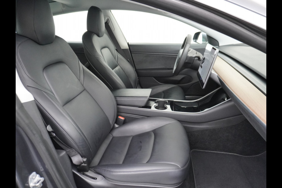 Tesla Model 3 AWD 75kWh **FSD Full Self Driving MEEGELEVERD pakket** Long Range Trekhaak Premium Audio AutoPilot Panoramadak Camera's Leer Ada Automatisch Parkeren Zelfstandig-Rijstrookwissel 4WD Stoel en achterbank verwarming Elektr.Stoelen+Memory+Easy-Entry WiFi 1e Eigenaar Origineel Nederlandse Auto Garantie op Accu/Motor tot 29-06-2028/192.000km  € 67.630- nieuw!