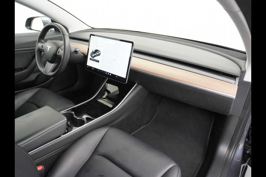 Tesla Model 3 AWD 75kWh **FSD Full Self Driving MEEGELEVERD pakket** Long Range Trekhaak Premium Audio AutoPilot Panoramadak Camera's Leer Ada Automatisch Parkeren Zelfstandig-Rijstrookwissel 4WD Stoel en achterbank verwarming Elektr.Stoelen+Memory+Easy-Entry WiFi 1e Eigenaar Origineel Nederlandse Auto Garantie op Accu/Motor tot 29-06-2028/192.000km  € 67.630- nieuw!