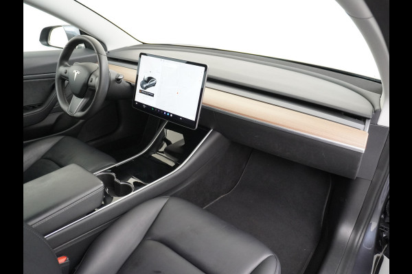 Tesla Model 3 AWD 75kWh **FSD Full Self Driving MEEGELEVERD pakket** Long Range Trekhaak Premium Audio AutoPilot Panoramadak Camera's Leer Ada Automatisch Parkeren Zelfstandig-Rijstrookwissel 4WD Stoel en achterbank verwarming Elektr.Stoelen+Memory+Easy-Entry WiFi 1e Eigenaar Origineel Nederlandse Auto Garantie op Accu/Motor tot 29-06-2028/192.000km  € 67.630- nieuw!