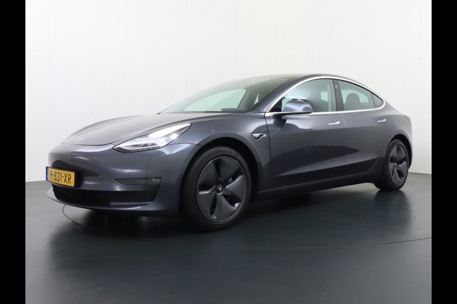 Tesla Model 3 AWD 75kWh **FSD Full Self Driving MEEGELEVERD pakket** Long Range Trekhaak Premium Audio AutoPilot Panoramadak Camera's Leer Ada Automatisch Parkeren Zelfstandig-Rijstrookwissel 4WD Stoel en achterbank verwarming Elektr.Stoelen+Memory+Easy-Entry WiFi 1e Eigenaar Origineel Nederlandse Auto Garantie op Accu/Motor tot 29-06-2028/192.000km  € 67.630- nieuw!