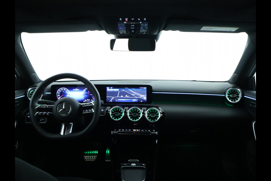 Mercedes-Benz A-Klasse 250 e AMG Line | AMG Line | Night Pakket | Panorama Schuif-Kanteldak | sfeerverlichting | Voorpassagiersstoel elektrisch verstelbaar met memoryfunctie | Inclusief 24 maanden MB Certified garantie voor Europa.
