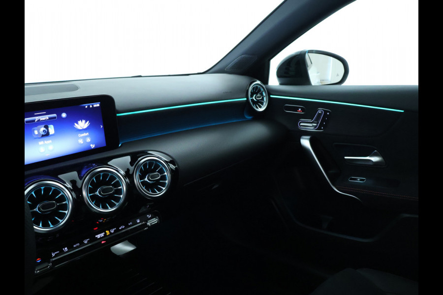 Mercedes-Benz A-Klasse 250 e AMG Line | AMG Line | Night Pakket | Panorama Schuif-Kanteldak | sfeerverlichting | Voorpassagiersstoel elektrisch verstelbaar met memoryfunctie | Inclusief 24 maanden MB Certified garantie voor Europa.