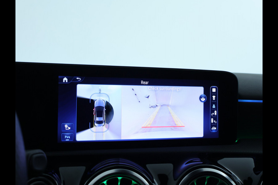 Mercedes-Benz A-Klasse 250 e AMG Line | AMG Line | Night Pakket | Panorama Schuif-Kanteldak | sfeerverlichting | Voorpassagiersstoel elektrisch verstelbaar met memoryfunctie | Inclusief 24 maanden MB Certified garantie voor Europa.