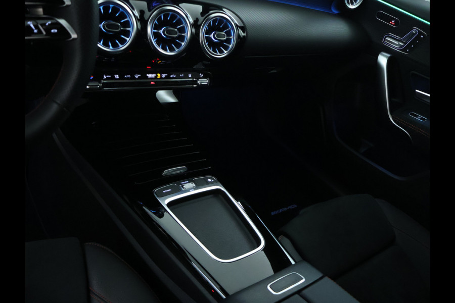Mercedes-Benz A-Klasse 250 e AMG Line | AMG Line | Night Pakket | Panorama Schuif-Kanteldak | sfeerverlichting | Voorpassagiersstoel elektrisch verstelbaar met memoryfunctie | Inclusief 24 maanden MB Certified garantie voor Europa.