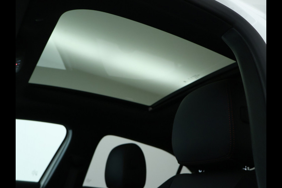 Mercedes-Benz A-Klasse 250 e AMG Line | AMG Line | Night Pakket | Panorama Schuif-Kanteldak | sfeerverlichting | Voorpassagiersstoel elektrisch verstelbaar met memoryfunctie | Inclusief 24 maanden MB Certified garantie voor Europa.