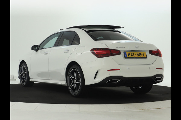 Mercedes-Benz A-Klasse 250 e AMG Line | AMG Line | Night Pakket | Panorama Schuif-Kanteldak | sfeerverlichting | Voorpassagiersstoel elektrisch verstelbaar met memoryfunctie | Inclusief 24 maanden MB Certified garantie voor Europa.