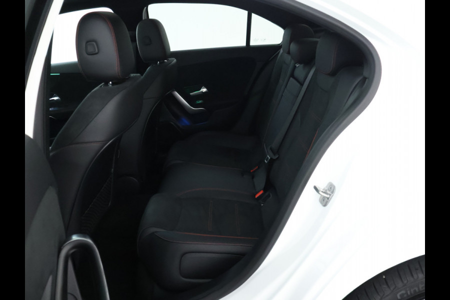 Mercedes-Benz A-Klasse 250 e AMG Line | AMG Line | Night Pakket | Panorama Schuif-Kanteldak | sfeerverlichting | Voorpassagiersstoel elektrisch verstelbaar met memoryfunctie | Inclusief 24 maanden MB Certified garantie voor Europa.