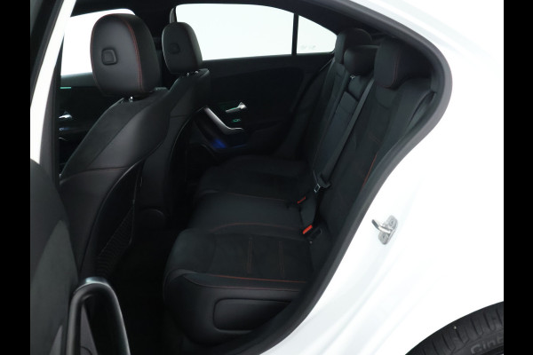 Mercedes-Benz A-Klasse 250 e AMG Line | AMG Line | Night Pakket | Panorama Schuif-Kanteldak | sfeerverlichting | Voorpassagiersstoel elektrisch verstelbaar met memoryfunctie | Inclusief 24 maanden MB Certified garantie voor Europa.