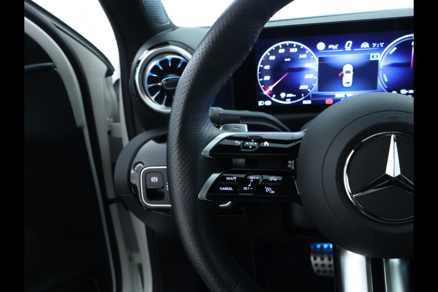 Mercedes-Benz A-Klasse 250 e AMG Line | AMG Line | Night Pakket | Panorama Schuif-Kanteldak | sfeerverlichting | Voorpassagiersstoel elektrisch verstelbaar met memoryfunctie | Inclusief 24 maanden MB Certified garantie voor Europa.