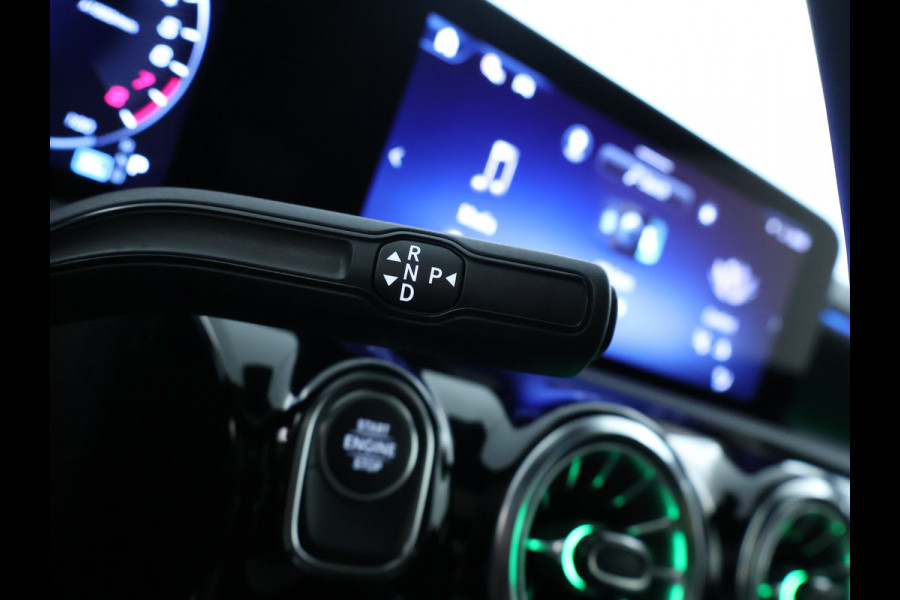 Mercedes-Benz A-Klasse 250 e AMG Line | AMG Line | Night Pakket | Panorama Schuif-Kanteldak | sfeerverlichting | Voorpassagiersstoel elektrisch verstelbaar met memoryfunctie | Inclusief 24 maanden MB Certified garantie voor Europa.