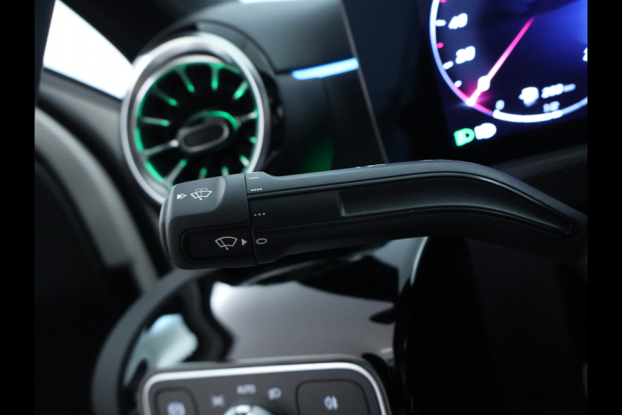Mercedes-Benz A-Klasse 250 e AMG Line | AMG Line | Night Pakket | Panorama Schuif-Kanteldak | sfeerverlichting | Voorpassagiersstoel elektrisch verstelbaar met memoryfunctie | Inclusief 24 maanden MB Certified garantie voor Europa.