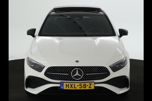 Mercedes-Benz A-Klasse 250 e AMG Line | AMG Line | Night Pakket | Panorama Schuif-Kanteldak | sfeerverlichting | Voorpassagiersstoel elektrisch verstelbaar met memoryfunctie | Inclusief 24 maanden MB Certified garantie voor Europa.