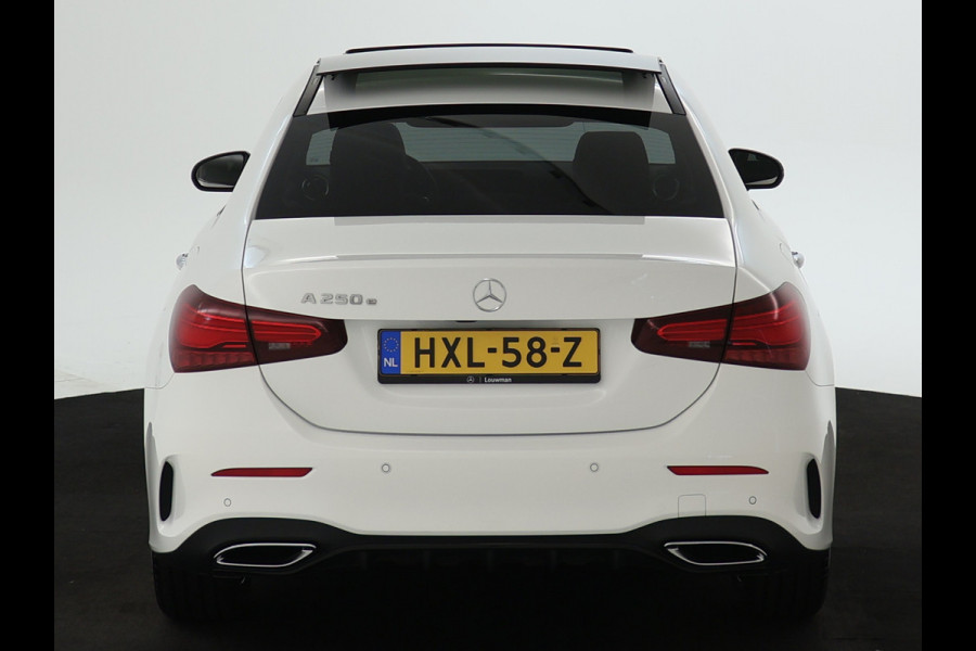 Mercedes-Benz A-Klasse 250 e AMG Line | AMG Line | Night Pakket | Panorama Schuif-Kanteldak | sfeerverlichting | Voorpassagiersstoel elektrisch verstelbaar met memoryfunctie | Inclusief 24 maanden MB Certified garantie voor Europa.