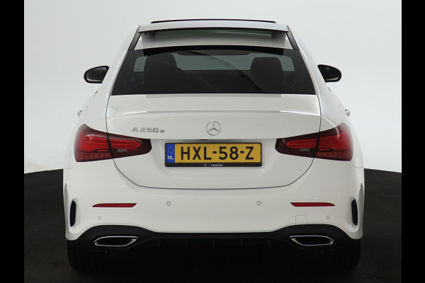 Mercedes-Benz A-Klasse 250 e AMG Line | AMG Line | Night Pakket | Panorama Schuif-Kanteldak | sfeerverlichting | Voorpassagiersstoel elektrisch verstelbaar met memoryfunctie | Inclusief 24 maanden MB Certified garantie voor Europa.