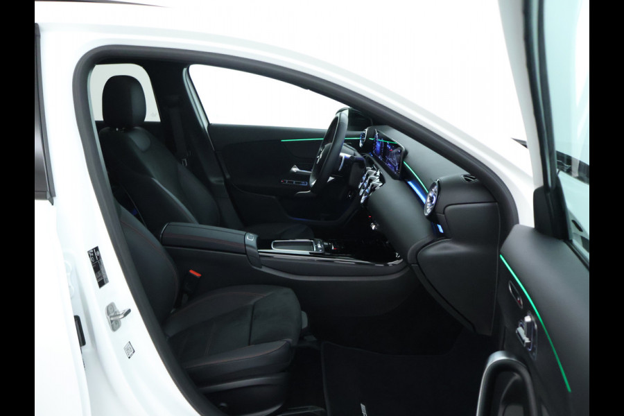 Mercedes-Benz A-Klasse 250 e AMG Line | AMG Line | Night Pakket | Panorama Schuif-Kanteldak | sfeerverlichting | Voorpassagiersstoel elektrisch verstelbaar met memoryfunctie | Inclusief 24 maanden MB Certified garantie voor Europa.