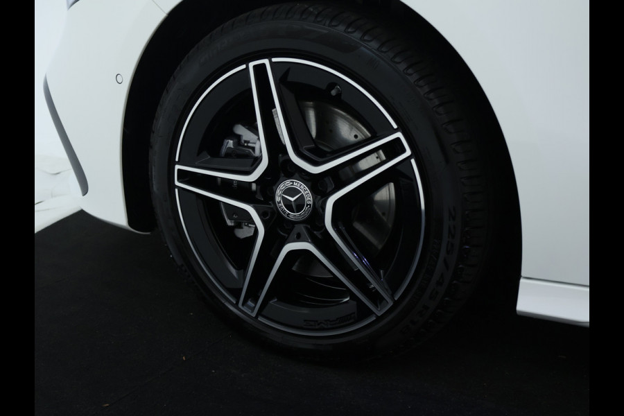 Mercedes-Benz A-Klasse 250 e AMG Line | AMG Line | Night Pakket | Panorama Schuif-Kanteldak | sfeerverlichting | Voorpassagiersstoel elektrisch verstelbaar met memoryfunctie | Inclusief 24 maanden MB Certified garantie voor Europa.