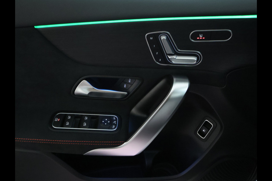 Mercedes-Benz A-Klasse 250 e AMG Line | AMG Line | Night Pakket | Panorama Schuif-Kanteldak | sfeerverlichting | Voorpassagiersstoel elektrisch verstelbaar met memoryfunctie | Inclusief 24 maanden MB Certified garantie voor Europa.