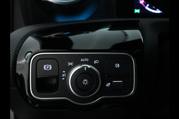 Mercedes-Benz A-Klasse 250 e AMG Line | AMG Line | Night Pakket | Panorama Schuif-Kanteldak | sfeerverlichting | Voorpassagiersstoel elektrisch verstelbaar met memoryfunctie | Inclusief 24 maanden MB Certified garantie voor Europa.