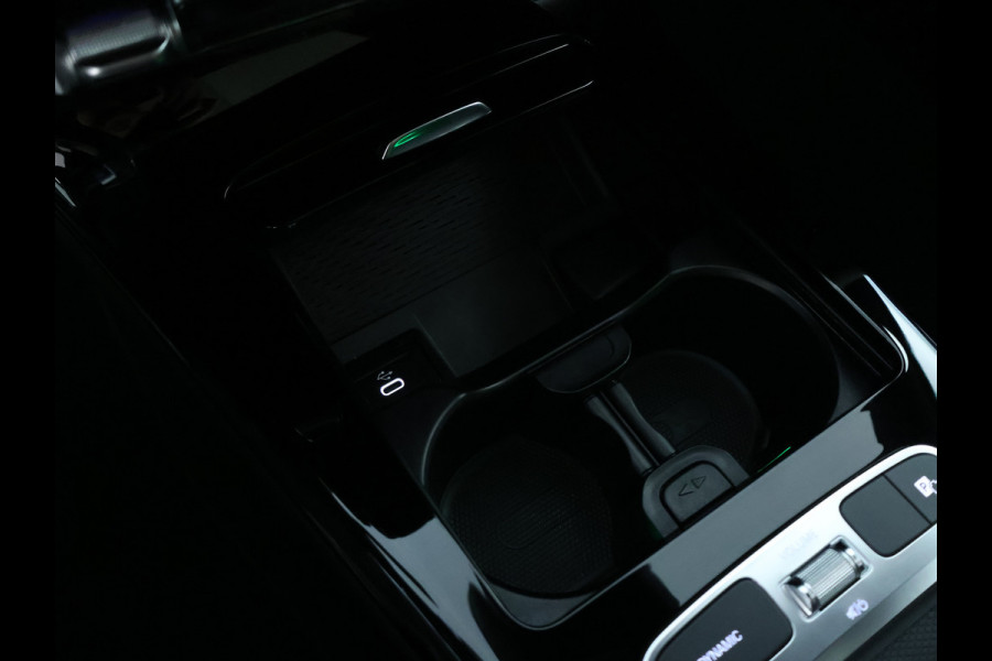 Mercedes-Benz A-Klasse 250 e AMG Line | AMG Line | Night Pakket | Panorama Schuif-Kanteldak | sfeerverlichting | Voorpassagiersstoel elektrisch verstelbaar met memoryfunctie | Inclusief 24 maanden MB Certified garantie voor Europa.