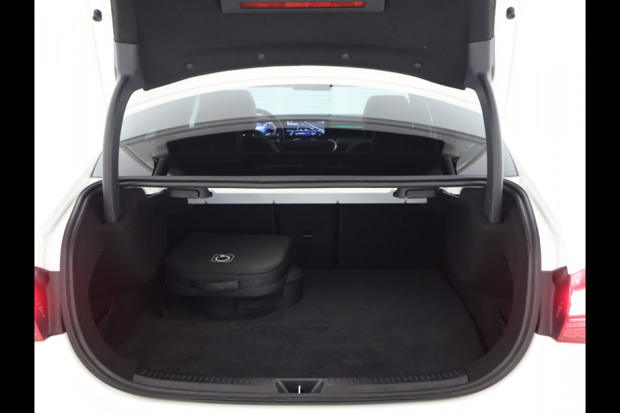 Mercedes-Benz A-Klasse 250 e AMG Line | AMG Line | Night Pakket | Panorama Schuif-Kanteldak | sfeerverlichting | Voorpassagiersstoel elektrisch verstelbaar met memoryfunctie | Inclusief 24 maanden MB Certified garantie voor Europa.
