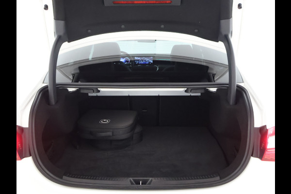 Mercedes-Benz A-Klasse 250 e AMG Line | AMG Line | Night Pakket | Panorama Schuif-Kanteldak | sfeerverlichting | Voorpassagiersstoel elektrisch verstelbaar met memoryfunctie | Inclusief 24 maanden MB Certified garantie voor Europa.