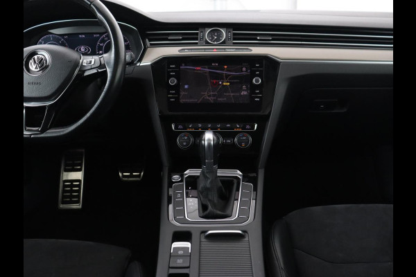 Volkswagen Arteon 2.0 TDI Elegance | Panoramadak | Stoelverwarming | Camera | Leder/Alcantara | Virtual Cockpit | Adaptive cruise | Keyless | LED Plus | Carplay | Navigatie