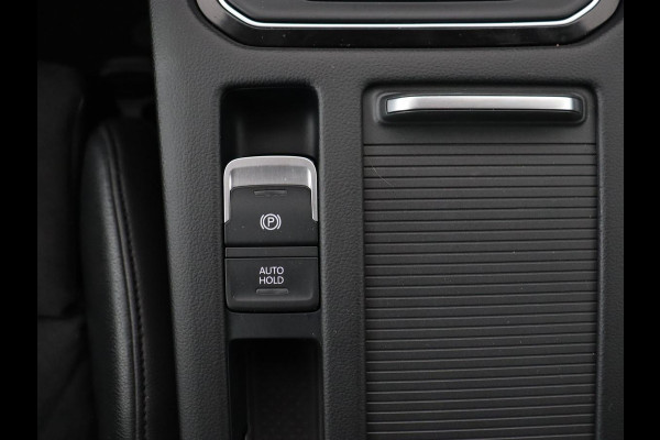 Volkswagen Arteon 2.0 TDI Elegance | Panoramadak | Stoelverwarming | Camera | Leder/Alcantara | Virtual Cockpit | Adaptive cruise | Keyless | LED Plus | Carplay | Navigatie