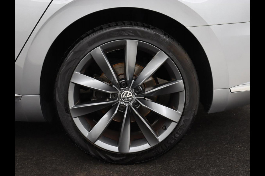 Volkswagen Arteon 2.0 TDI Elegance | Panoramadak | Stoelverwarming | Camera | Leder/Alcantara | Virtual Cockpit | Adaptive cruise | Keyless | LED Plus | Carplay | Navigatie