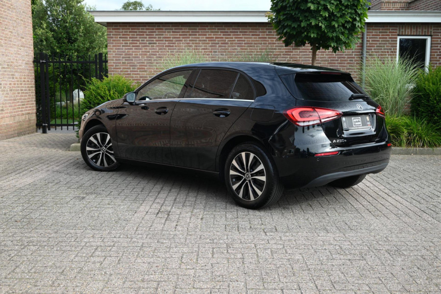 Mercedes-Benz A-Klasse 250 e Business Solution Luxury 218 PK LED Camera Widescreen 17''