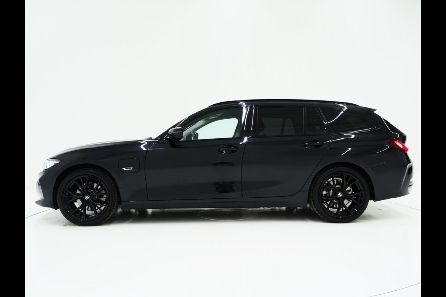 BMW 3 Serie Touring 320e LCI Shadow Line | Widescreen | Carplay | Leder | Cruise | DAB | LED | PDC