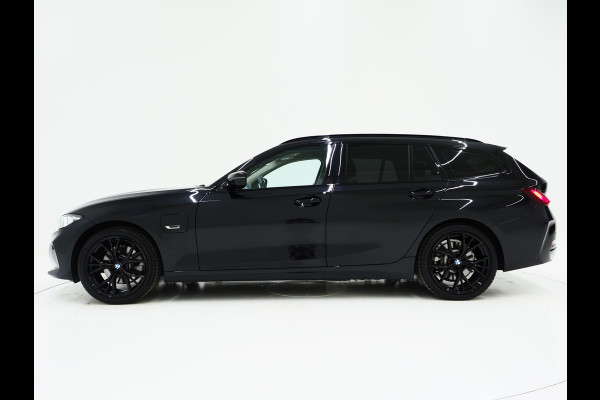 BMW 3 Serie Touring 320e LCI Shadow Line | Widescreen | Carplay | Leder | Cruise | DAB | LED | PDC