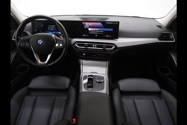 BMW 3 Serie Touring 320e LCI Shadow Line | Widescreen | Carplay | Leder | Cruise | DAB | LED | PDC