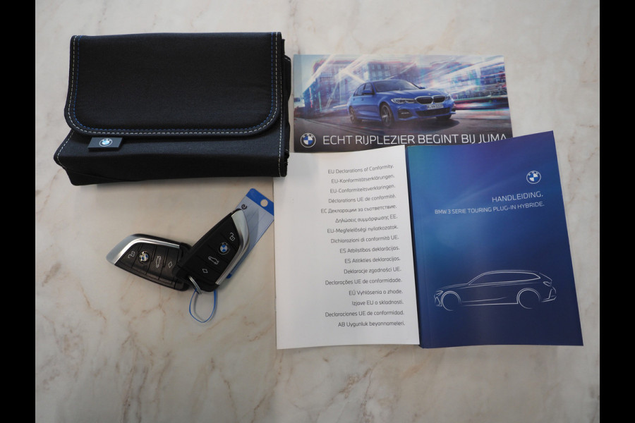 BMW 3 Serie Touring 320e LCI Shadow Line | Widescreen | Carplay | Leder | Cruise | DAB | LED | PDC