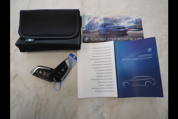 BMW 3 Serie Touring 320e LCI Shadow Line | Widescreen | Carplay | Leder | Cruise | DAB | LED | PDC