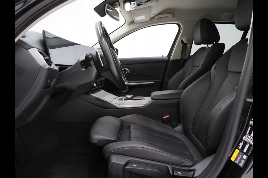 BMW 3 Serie Touring 320e LCI Shadow Line | Widescreen | Carplay | Leder | Cruise | DAB | LED | PDC