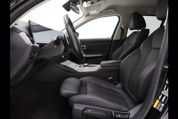 BMW 3 Serie Touring 320e LCI Shadow Line | Widescreen | Carplay | Leder | Cruise | DAB | LED | PDC