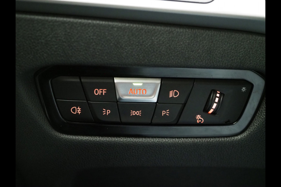 BMW 3 Serie Touring 320e LCI Shadow Line | Widescreen | Carplay | Leder | Cruise | DAB | LED | PDC