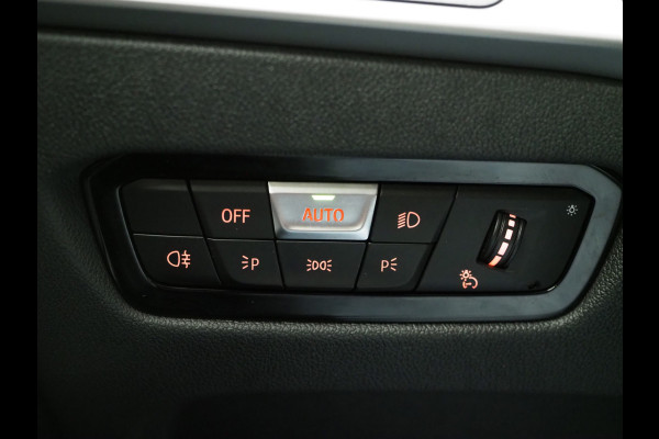 BMW 3 Serie Touring 320e LCI Shadow Line | Widescreen | Carplay | Leder | Cruise | DAB | LED | PDC